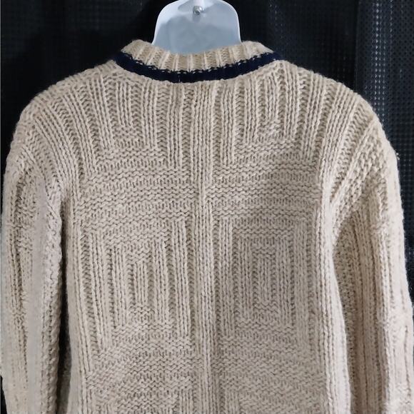 VAN HEUSEN! GORGEOUS TAN BEIGE W/BLUE TRIM FINE WOOL FISHERMAN',S SWEATER! SZ M - Picture 6 of 9